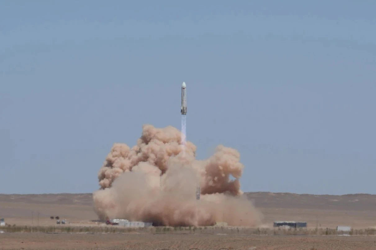 我国重复使用运载火箭首次10公里级垂直起降飞行试验圆满完成