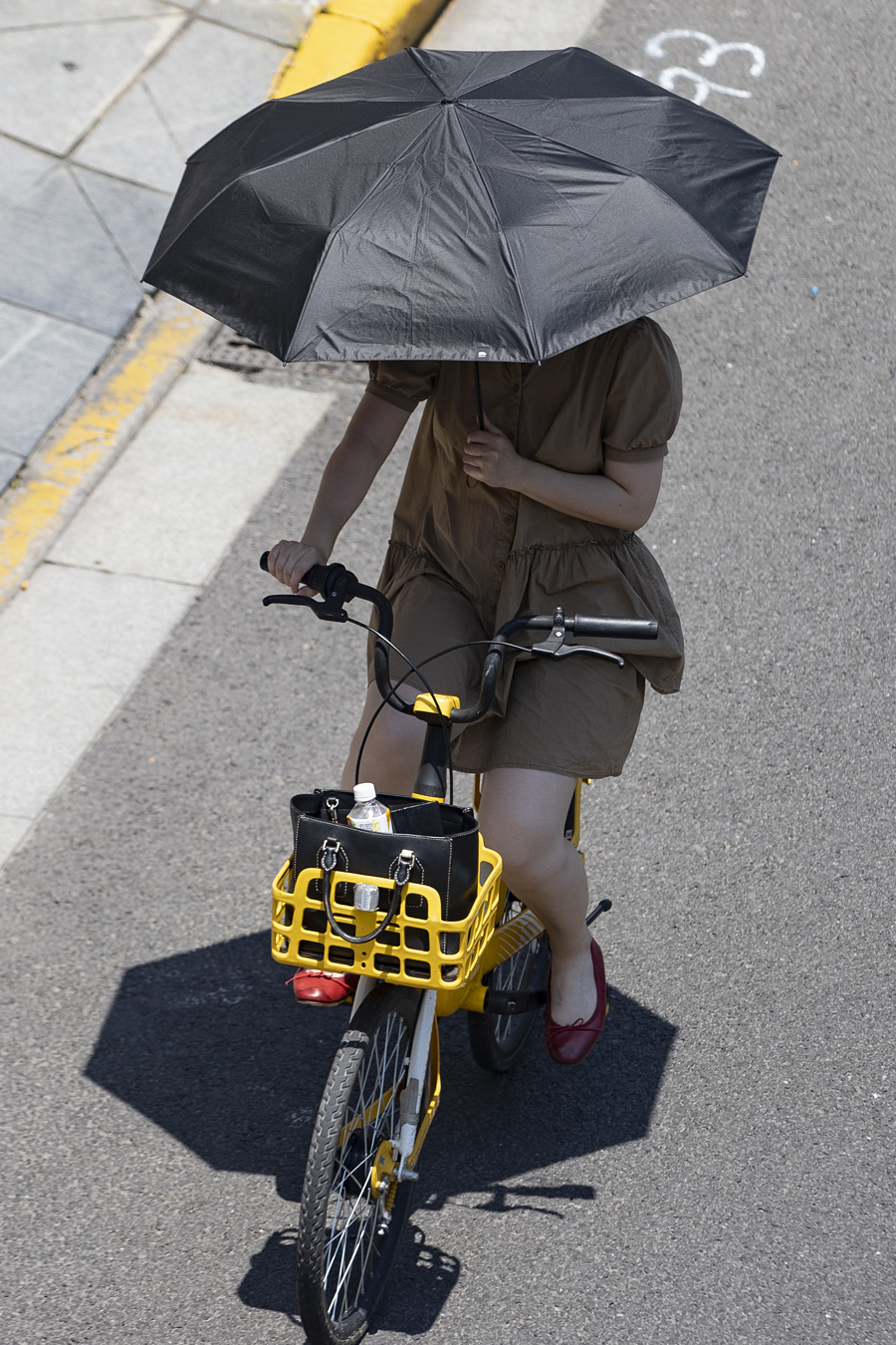 上海再发高温橙色预警，正午达38.2℃冲上全国气温排行榜首