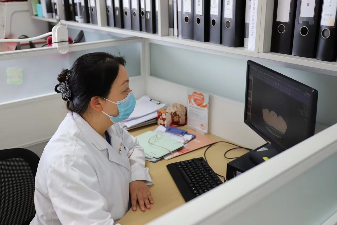 孩子发烧退热后体温很快又升高，上海专家详解腺病毒感染