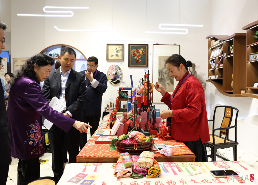 “上海礼物”走俏，非遗客厅香满溢