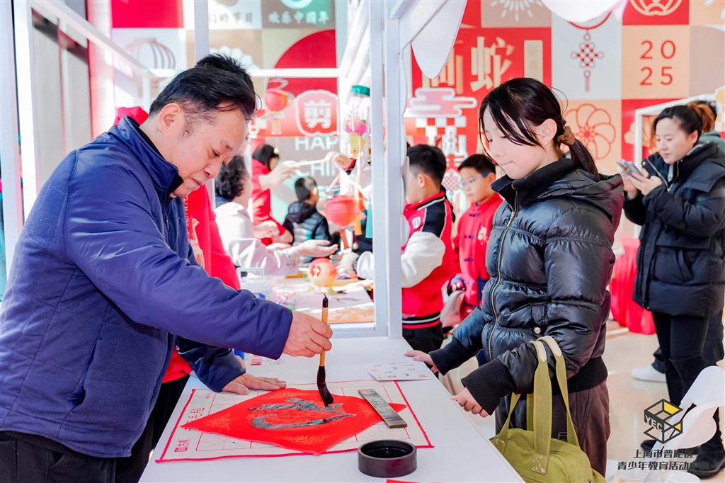 感受非遗年味！普陀区青少年教育活动中心寒假非遗市集开启