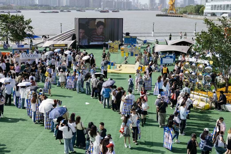 李佳琦直播间举办线下市集，助力上海“赏花经济”新名片