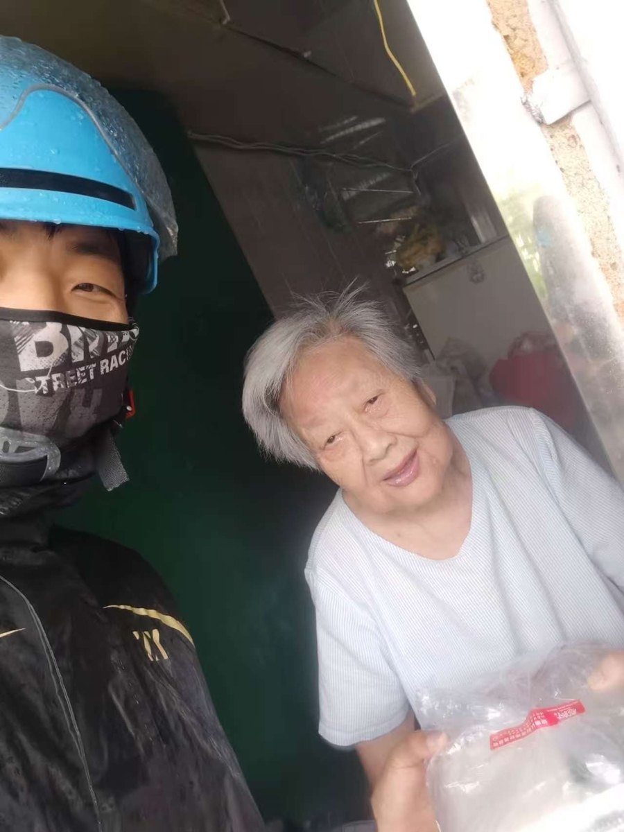 台风“竹节草”来袭，“老年助餐”保障千余份爱心餐准时送达