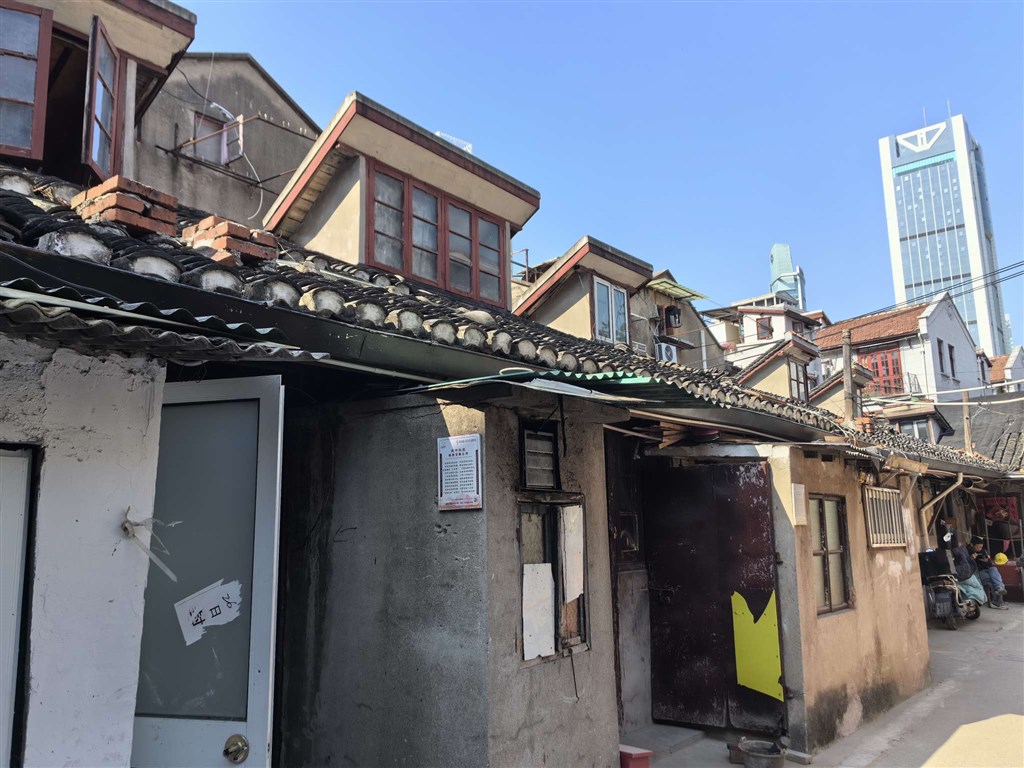 《繁花》打卡地进贤路背后，居民如愿告别“手拎马桶”