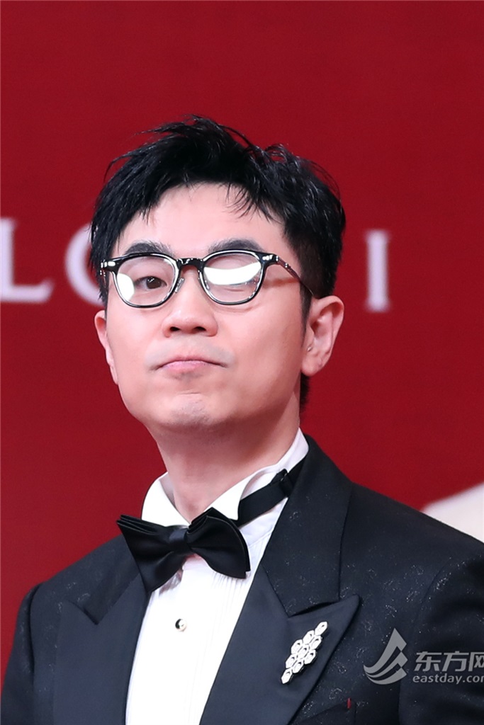 特邀嘉宾大鹏踏上红毯