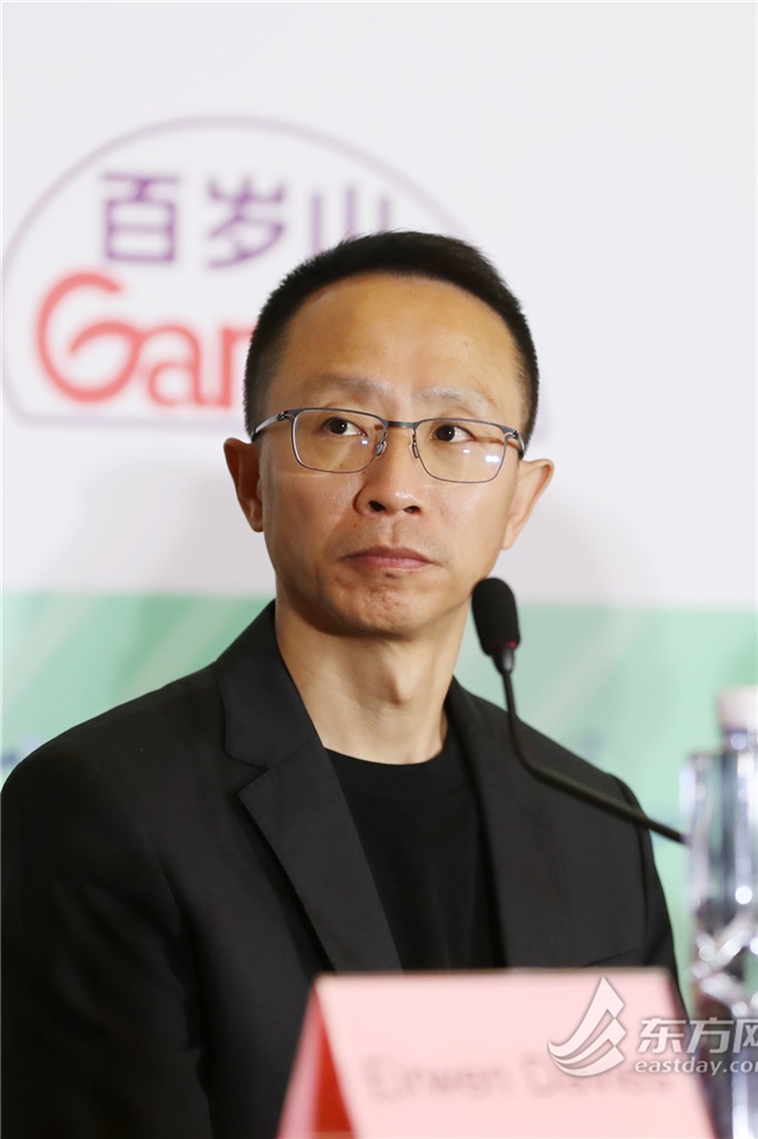 正在热播的《哈尔滨一九四四》编剧王小枪担任中国电视剧单元评委。