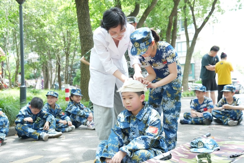 “树报国志、担强国责”平凉路街道国防小兵士夏令营燃情启航