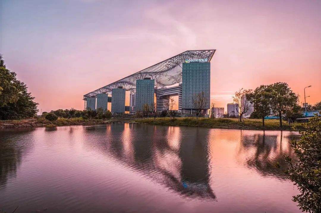 上海一周区情：公园夜游好city使人乐不思“暑” 商旅体裁联动点亮“上海之夏”