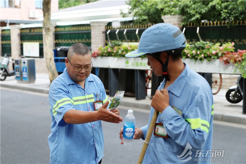 环卫工用汗水换都会洁净 上海优化保洁模式“蒸”战低温｜夏令一线