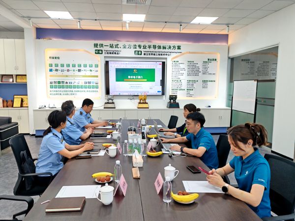 0711_112211926_193.jpg 闵行区市场监管局龚明红副局长走访调研上海季丰电子股份有限公司.jpg