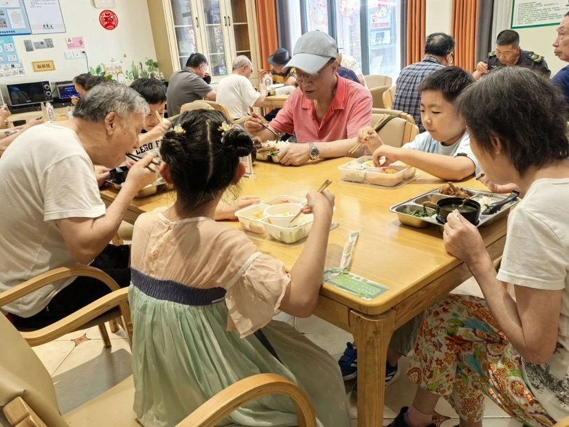 “消夏”菜、买年夜荤送“素菜盲盒”...进伏了，长宁区社区食堂上新“清冷”好滋味