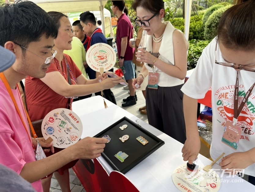 买一杯咖啡献一份温热还能偶遇郑恺？上海慈悲周爱心墟市表态长宁、徐汇