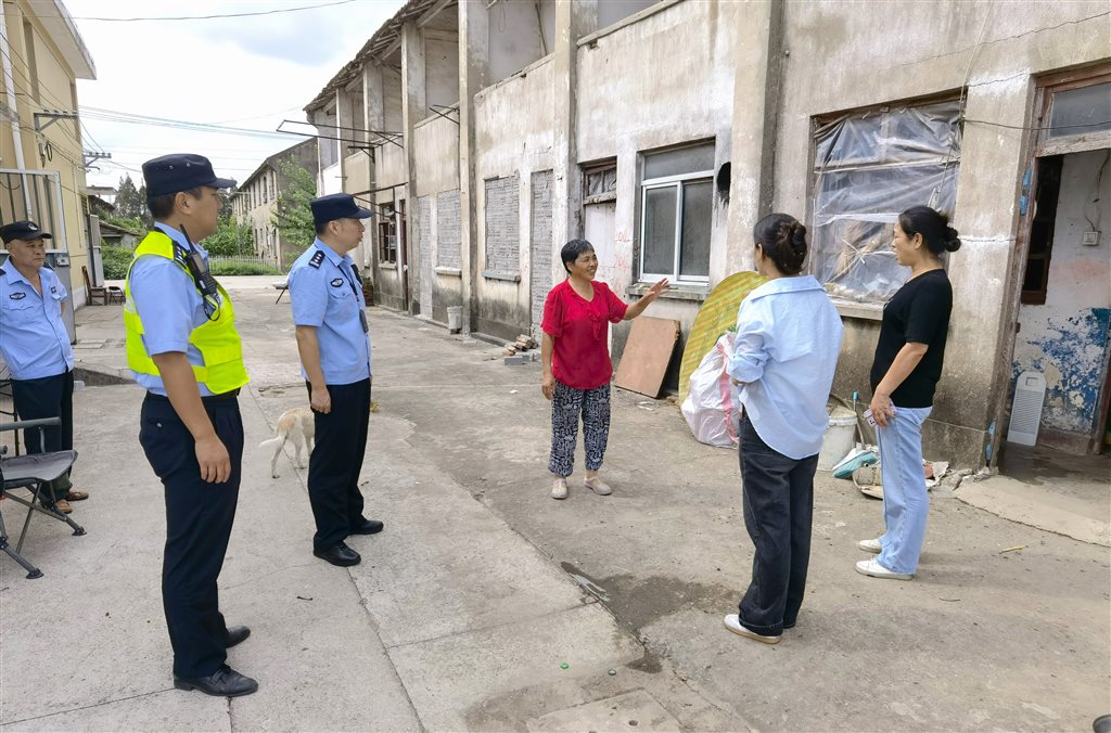 台风“贝碧嘉”风力延续加强！崇明警方已经转移避险职员9千多人