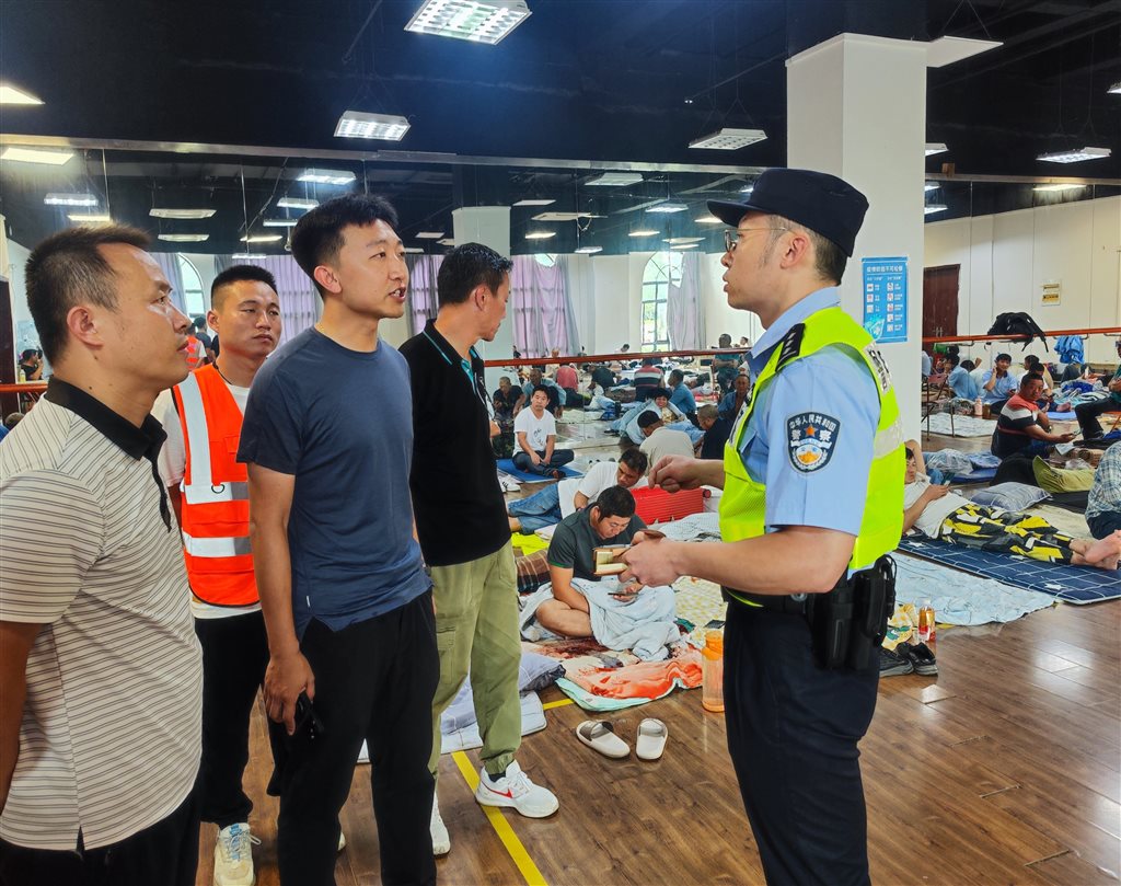 非需要不出门！应答台风“贝碧嘉”来袭，浦东警方厉兵秣马