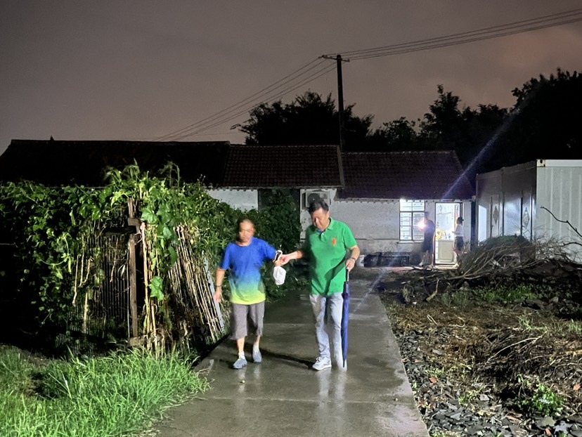 风里雨里，上海崇明这一幕幕直热人心