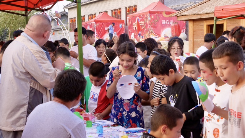 沪疆共此明月，中秋家国同辉