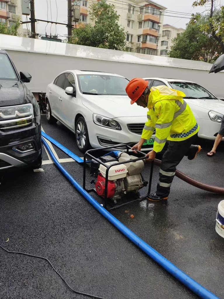 住民内涝、地库积水，物业应急部分闻“汛”而动全力排水保畅