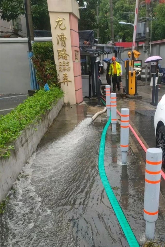 住民内涝、地库积水，物业应急部分闻“汛”而动全力排水保畅