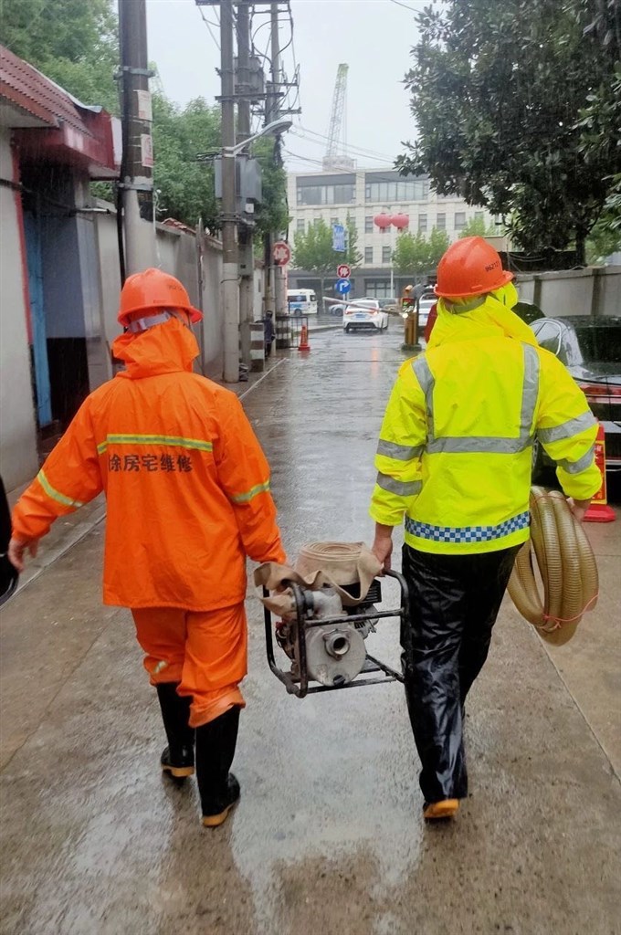 住民内涝、地库积水，物业应急部分闻“汛”而动全力排水保畅