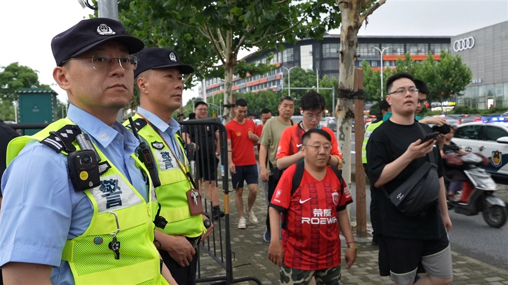 申城“德比”明晚打响，浦东警方提示文化观赛、感性助势