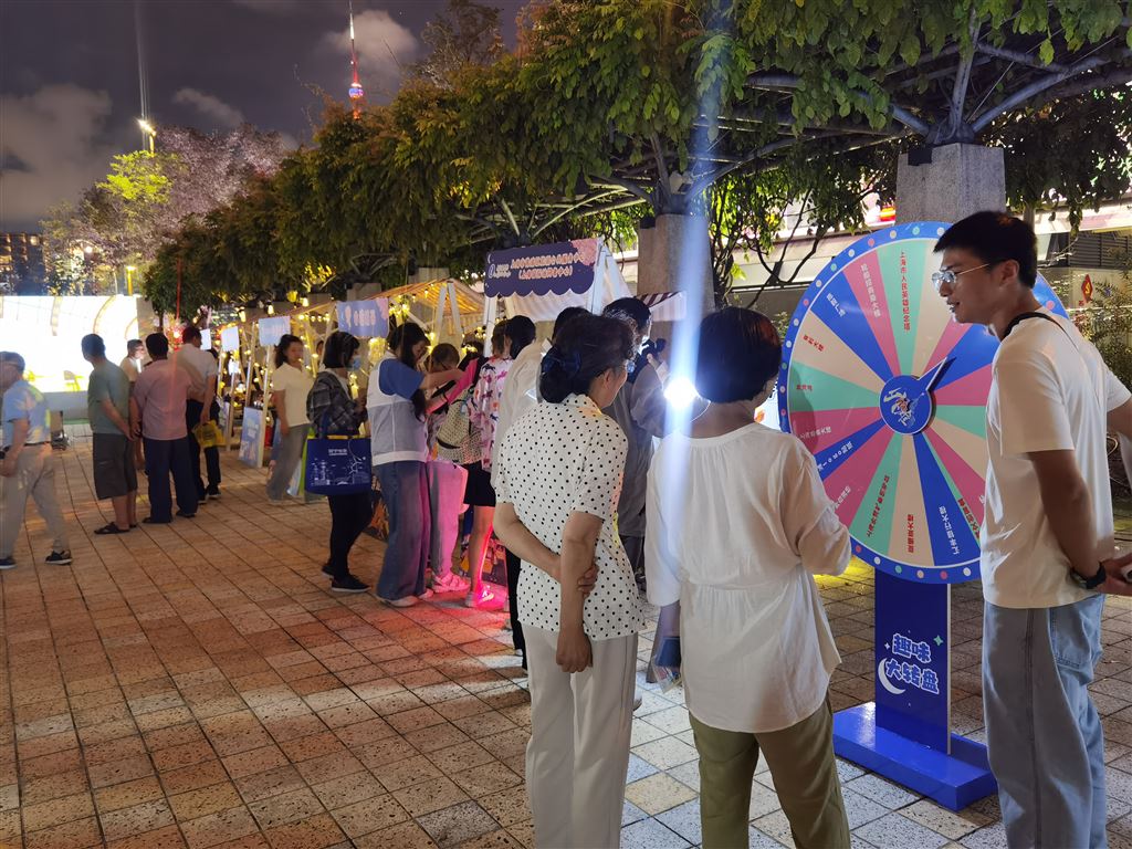 “悠游外滩·趣寻建筑”集市“快闪”姑苏河畔，市平易近旅客年夜呼“不外瘾”！