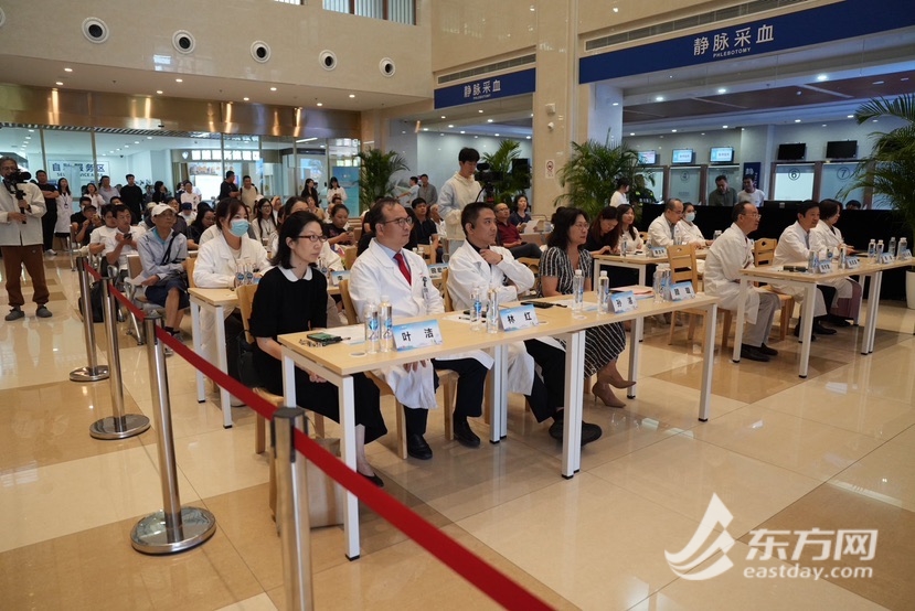 上海老年医学中间启动一体化骨病科普名目 微片子聚焦骨松性骨折