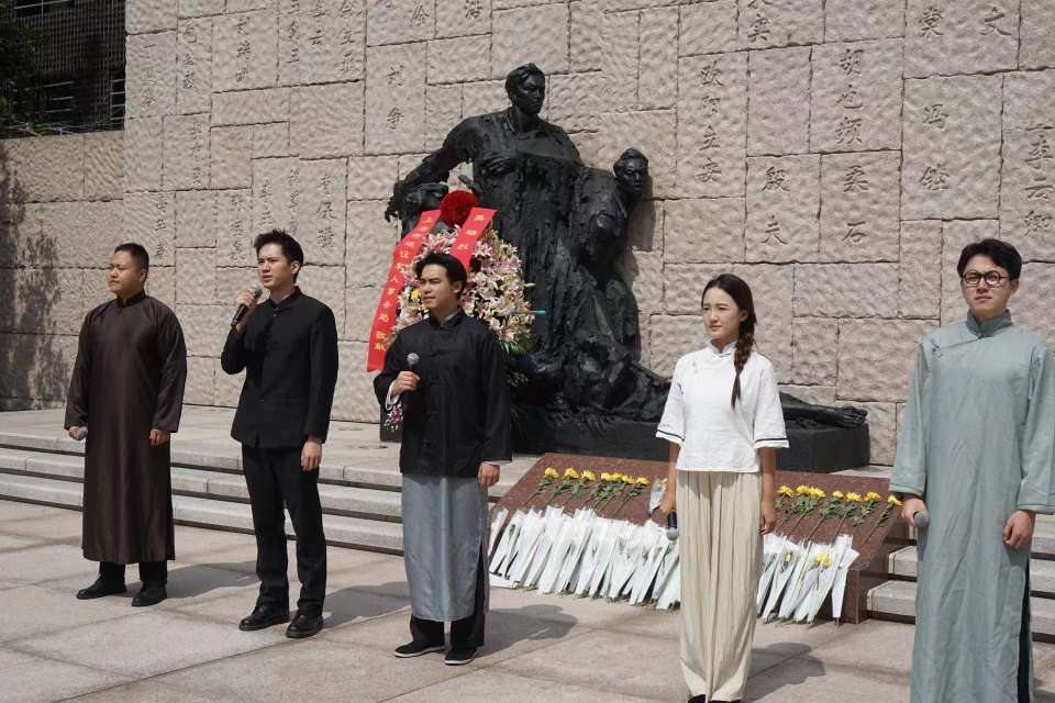 第十一个义士记念日：上海市平易近群众祭扫传承英烈精力