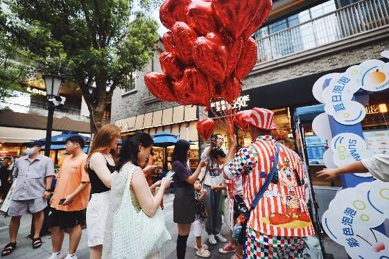 鸿寿坊开业一周年，以“粗劣炊火气”延续修建普陀区15分钟糊口圈新场景