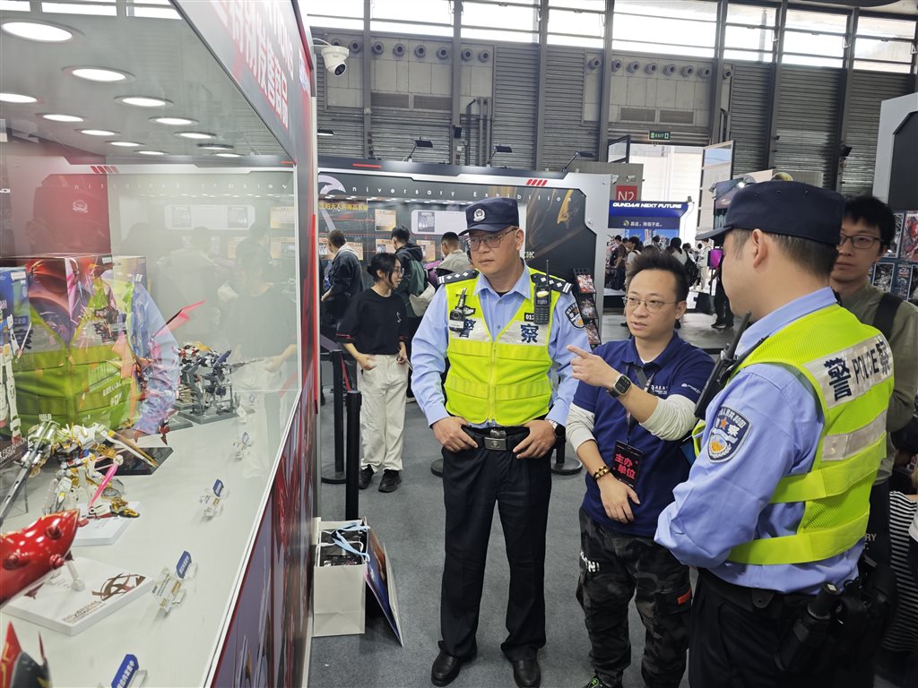 国庆假期36场年夜型勾当在浦东举行 警方多措并举保障铺会年夜客流