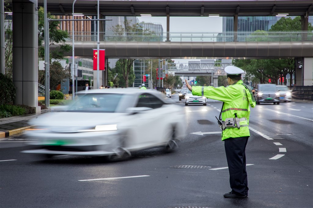 虹桥枢纽今晚或者迎3.2万人次 闵行警方：建议选择公交出行