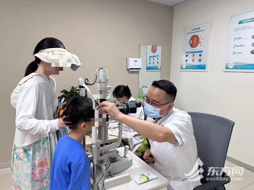 孩子频仍眨眼、揉眼或者是干眼症作怪！医治不克不及仅靠滴眼药水