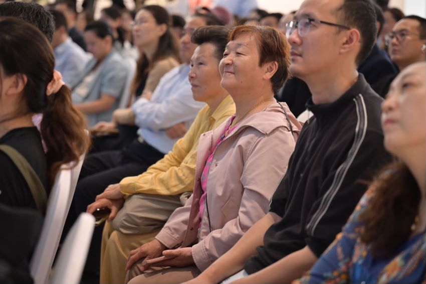 咱们的人平易近都会|平凡市平易近眼中的“人平易近都会 ” ：服务都会建设外，还可安家筑梦