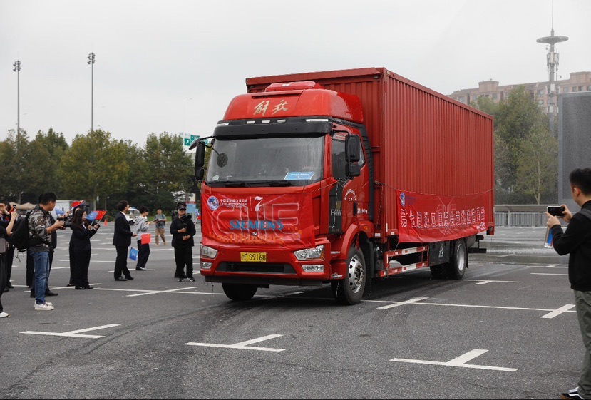 能深度学习的PET/CT、新鲜到货的南非牛油果…第七届入博会入进最初布铺冲刺阶段，首批铺品入馆