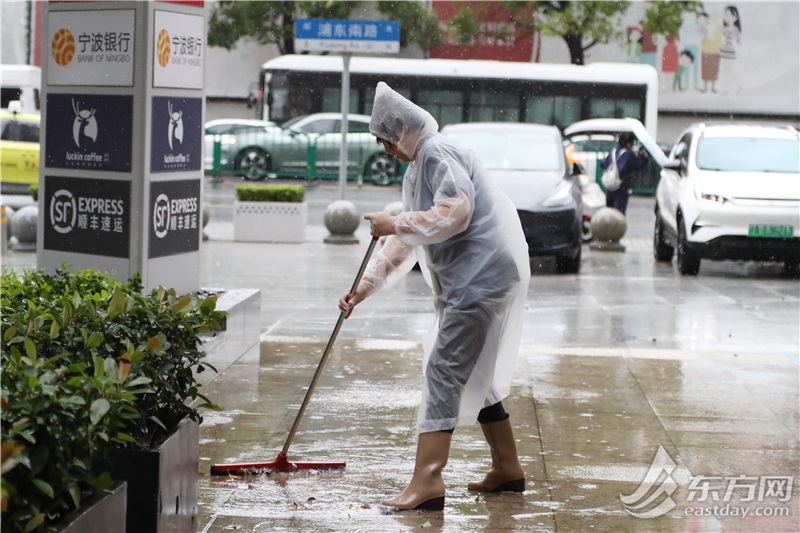 早岑岭你的伞阵亡了吗？今天累积雨量可达暴雨到年夜暴雨，夜里雨势削弱 | 组图