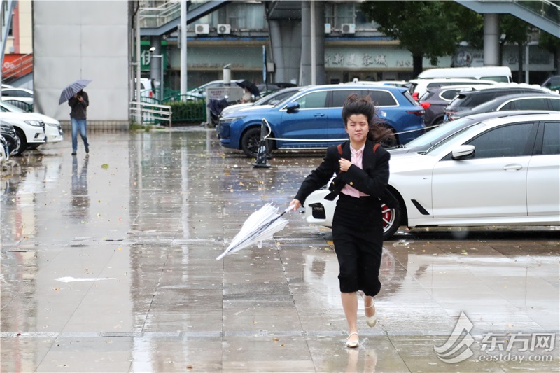 早岑岭你的伞阵亡了吗？今天累积雨量可达暴雨到年夜暴雨，夜里雨势削弱 | 组图