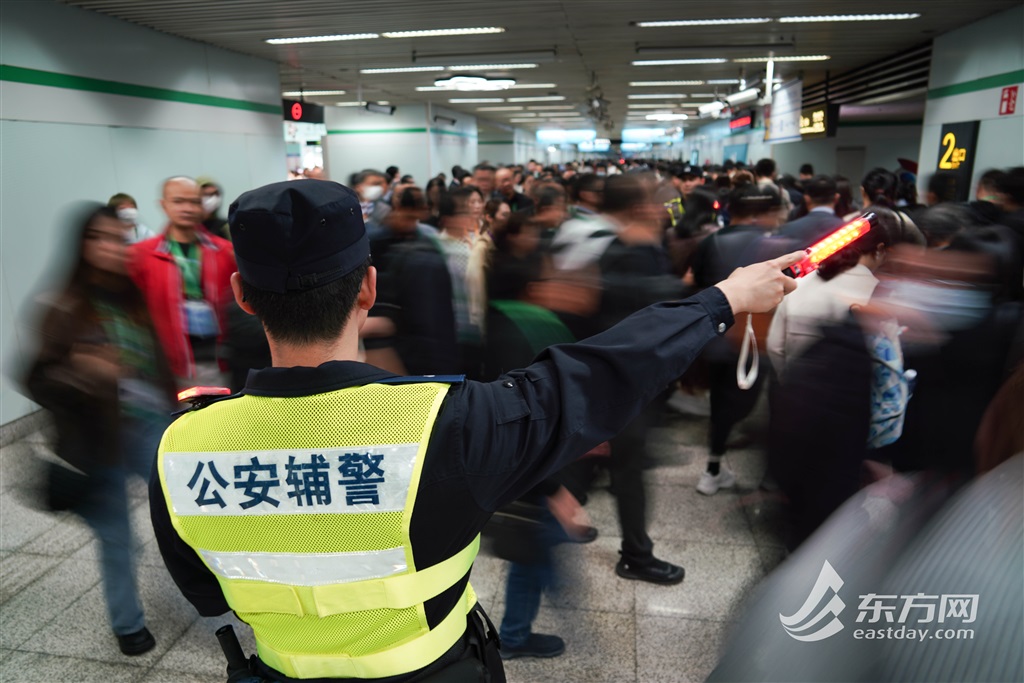 第七届入博会迎首个观铺岑岭日，上海警方多措并举确保通行有序