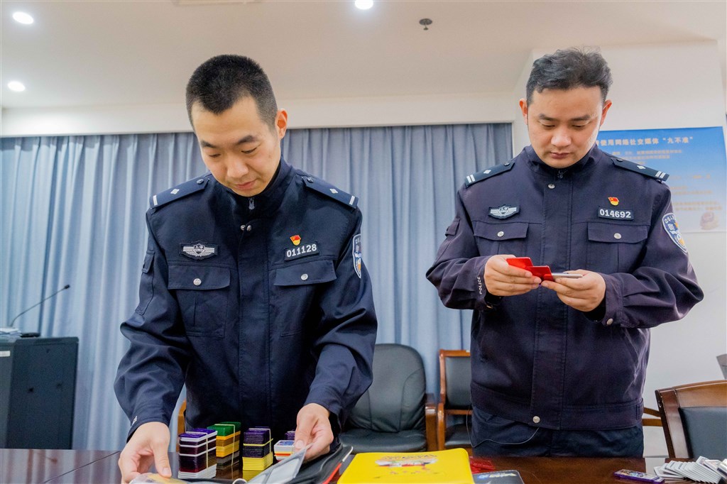 本钱仅1元，一年贩卖100多万张 上海警方摧毁一建造冒充街机游戏卡团伙