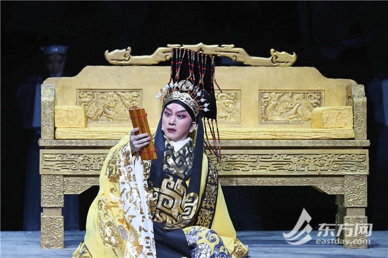 年夜汉恢弘画卷拉开帷幕，新编汗青京剧《武帝刘彻》在沪首演