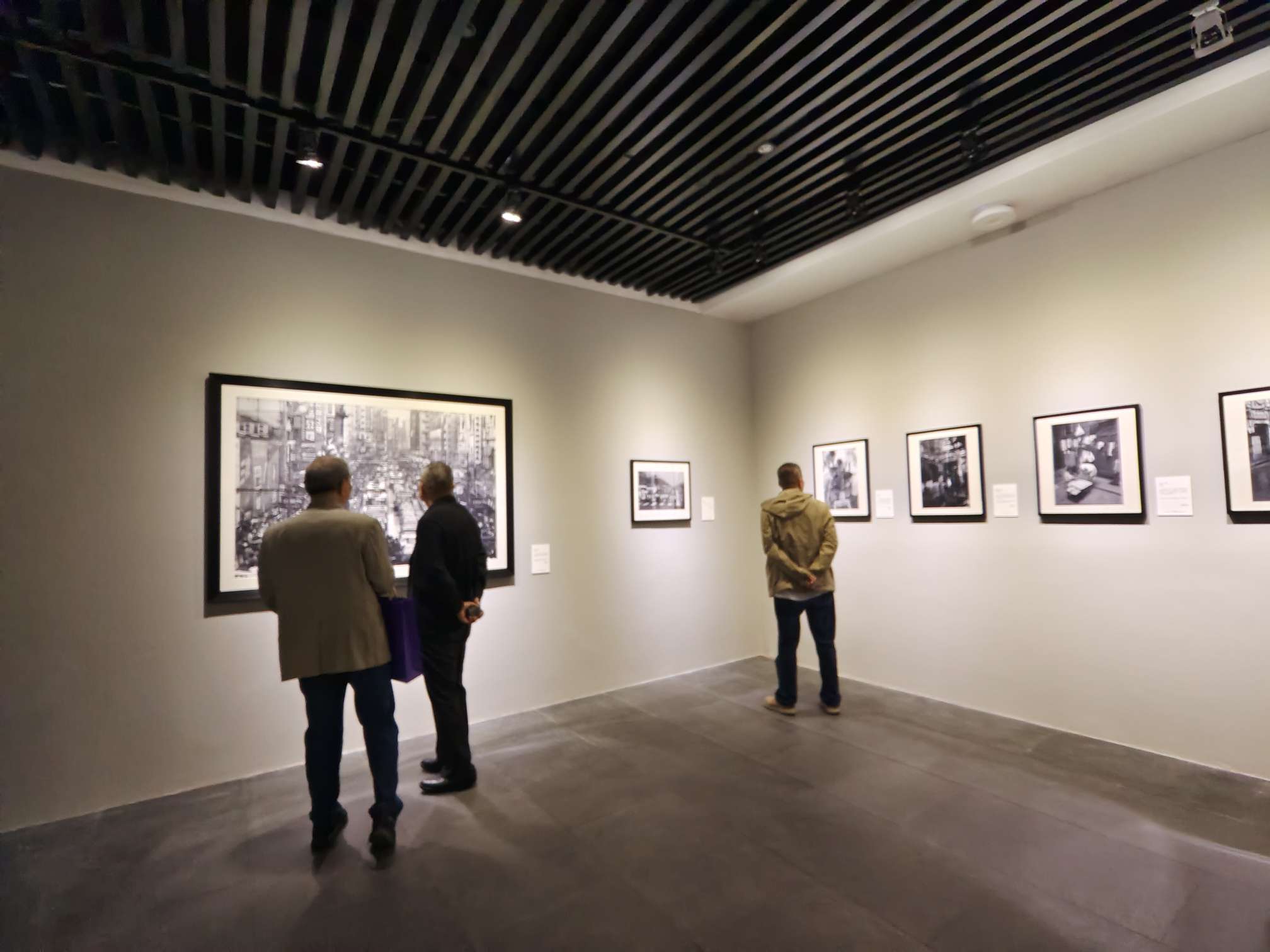 “从苏河到浦江”，旅美拍照家龚建华作品铺在普陀揭幕