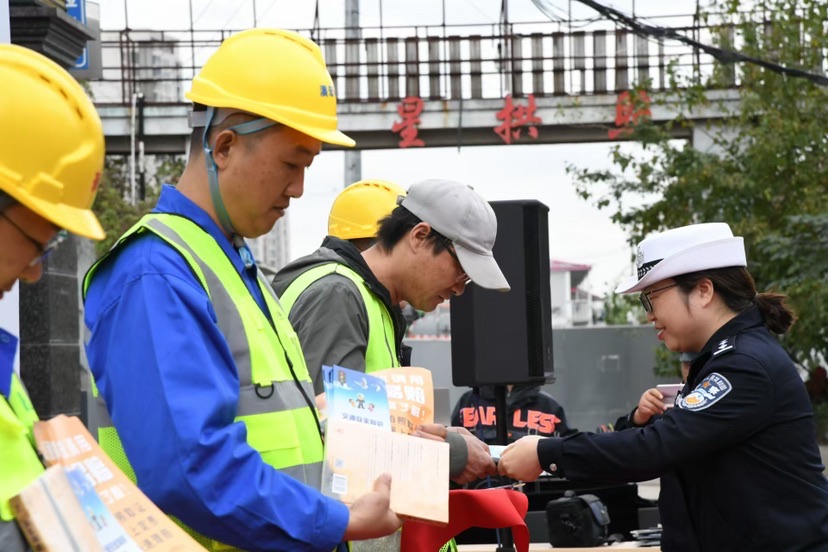 以赛强技、提质增效，徐汇区“长桥杯”货车司机职业技术竞赛勾当圆满举办