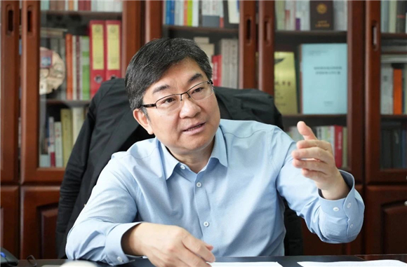 专访上海市教委副主任杨振峰_打破“千校一面”，适性扬长育人，推动普通高中高质量发展，上海这样做……