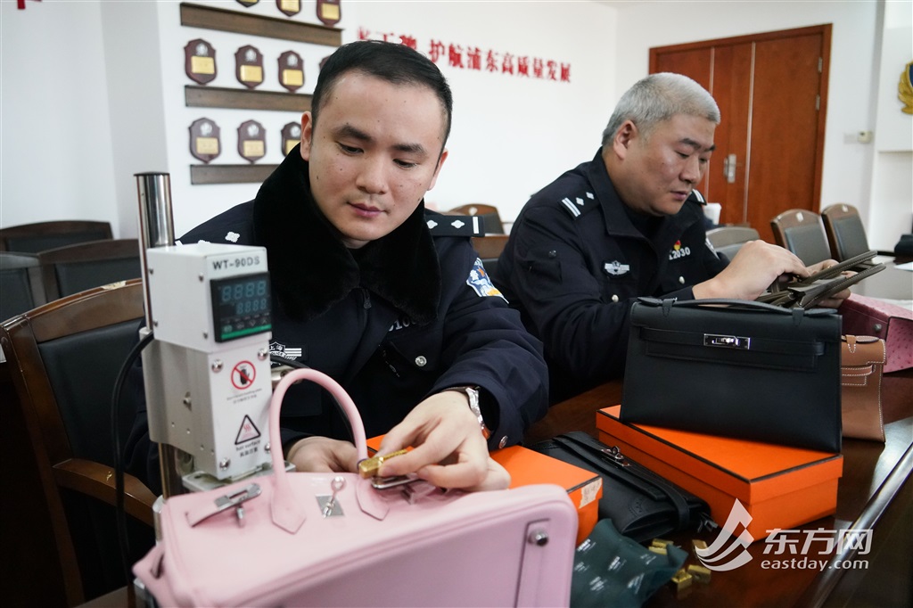 报班学习鉴定技能竟为提高制假“品质” 上海警方胜利摧毁一制售冒充名牌包具犯法团伙