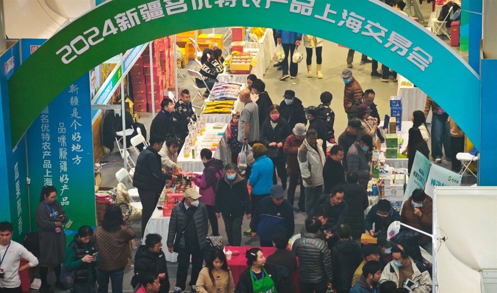 泽普瑞雪苹果、莎车巴旦木..千余种新疆特点农产物齐表态，喀什美食征服上海市平易近味蕾