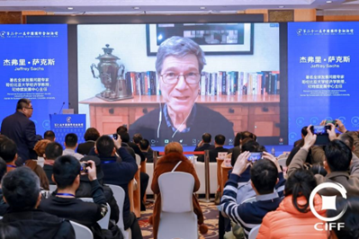 图:著名全球发展问题专家,哥伦比亚大学经济学教授、可持续发展中心主任杰弗里·萨克斯
