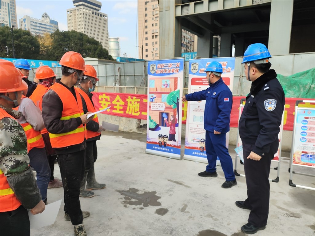 守安全迎新年 淮海中路街道把反诈及消防平安鼓吹送入名目工地