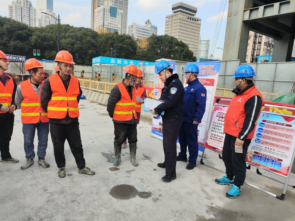 守安全迎新年 淮海中路街道把反诈及消防平安鼓吹送入名目工地