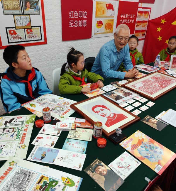 上海红色少年主题邮局举行红色故事分享会