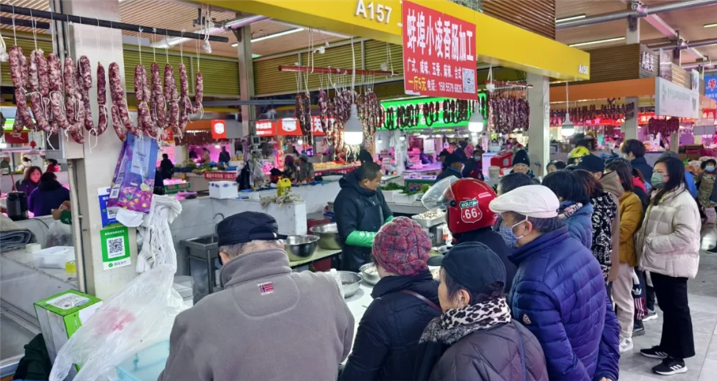 年菜贩卖火暖开启，普陀这个伶俐菜场上了“高科技”