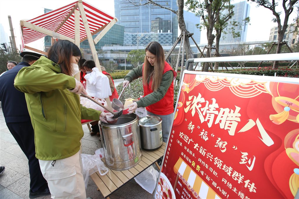 喝腊八粥了吗？本日申城粥飘香，来望这份独属的典礼感