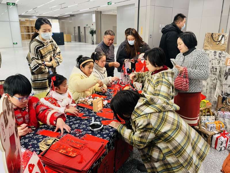 漕泾小学“墨海书船”书法特点名目走入上海藏书楼